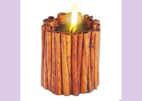 Свеча-эко ручной работы MAGIC LOVE с палочками корицы и эфирными маслами корицы и базилика d6-7 h7-8 см круглая TM Aromatte